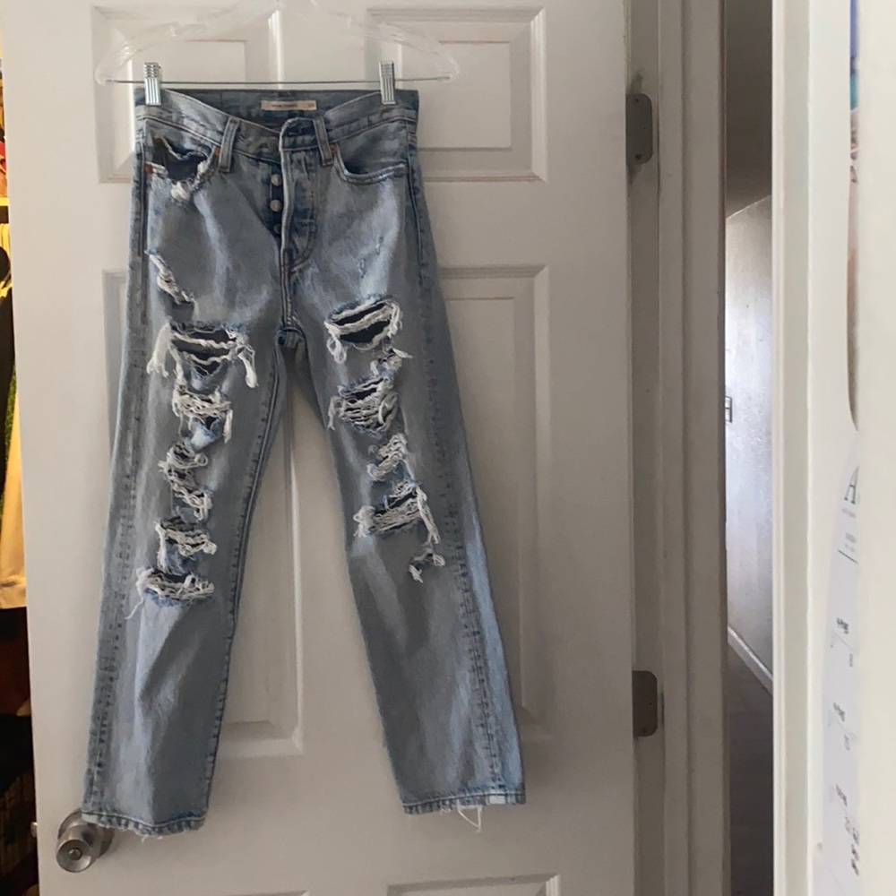Straight leg distressed Levi’s
